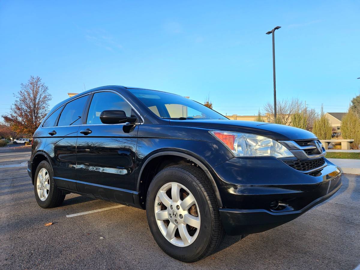 2011 Honda CR-V SE photo 2